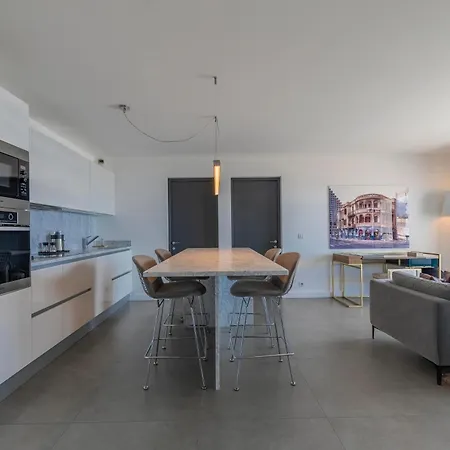 Apartment Standing *